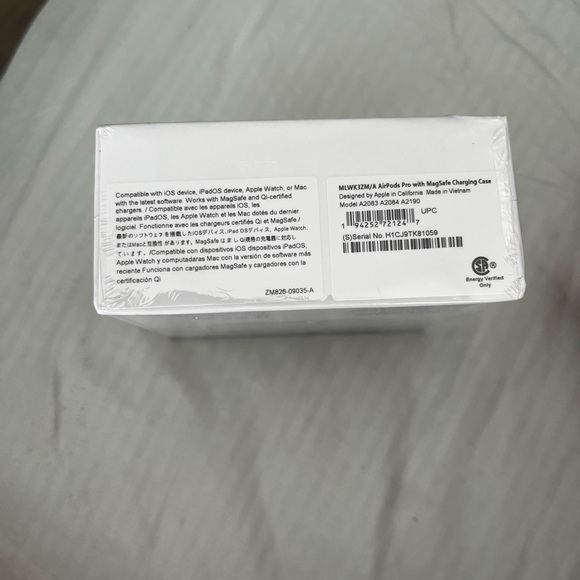 Selling AirPods Pro’s Gen 2 - Picture 6 of 8